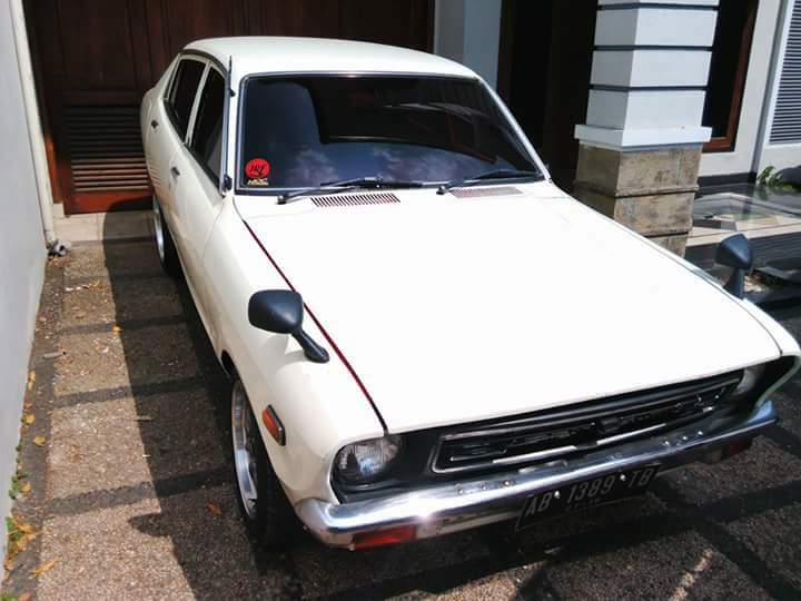 LAPAK SEDAN  KLASIK  JEPANG Dijual Datsun 120Y Tahun 78 