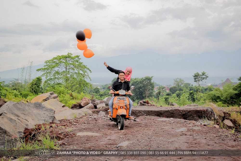 Wallpaper HD 2019 50 FOTO PREWEDDING ROMANTIS  DENGAN VESPA 