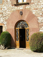 La porta principal del mas Casademunt