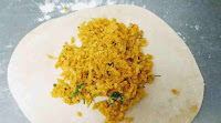 Placed fillings at the centre of dough for Gobi paratha recipe