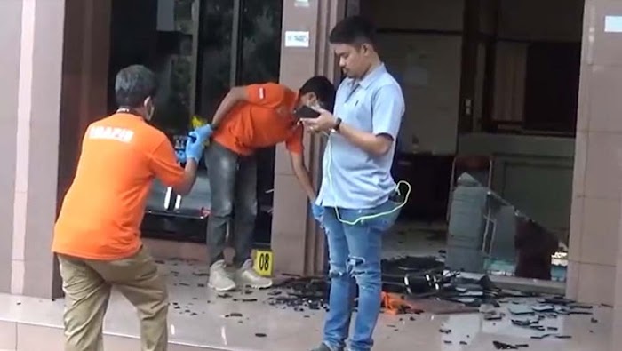 Rumah Mantan Anggota DPD RI Diserang Secara Brutal Oleh Pria Bertopeng
