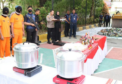 Sambut Bulan Ramadhan 1444 H, Polres Karimun Rebus Narkoba dan Gilas Miras