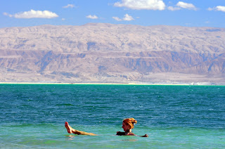 nicole baumer floating in the dead sea