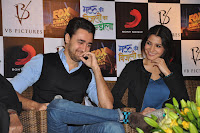 hot , sexy, cleavage, Anushka Sharma, Imran Khan, Promoting, Matru, Ki, Bijlee, Ka, Mando, Nach, Baliya, Press, Conference.