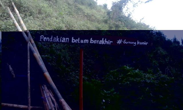 Jalan menuju puncak