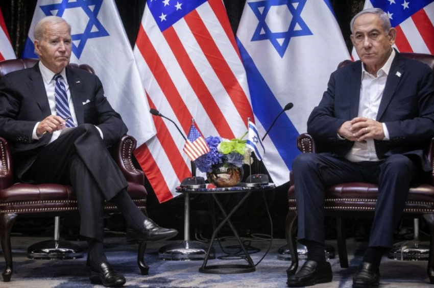 Joe Biden e Benjamin Netanyahu durante encontro em Israel, em 18 de outubro| Foto: EFE/Miriam Alster/Pool