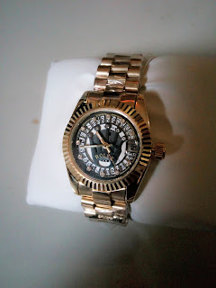 Unisex Classic Analogue Bracelet Strap Rolex Wristwatch -Gold/silver & Gold Available