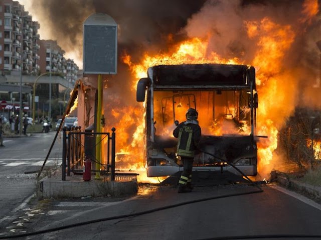  Flambus: nella notte a fuoco un bus ATAC