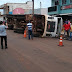 BORRAZÓPOLIS- Carreta tomba no perímetro urbano e deixa motorista ferido