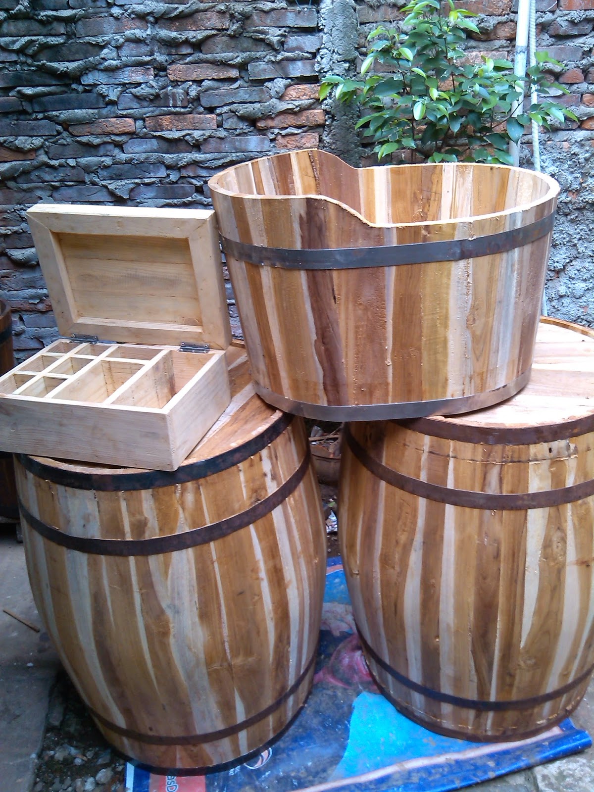 Penjual ember  kayu  gentong kayu  barrel tahang 2012