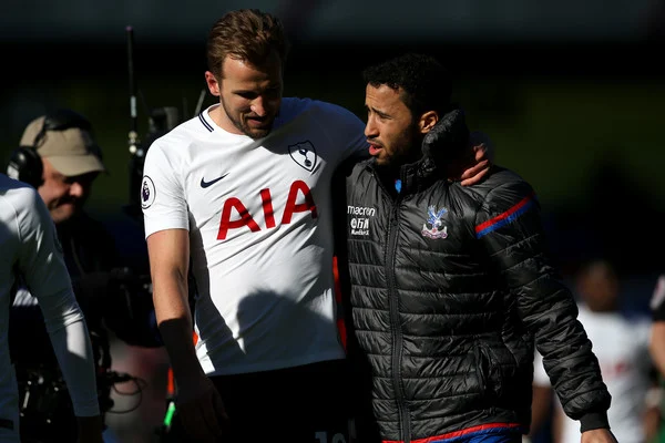 Harry Kane of Tottenham Hotspur and Andros Townsend of Crystal Palace talk after the Premier League match between Crystal Palace and Tottenham Hotspur at Selhurst Park on February 25, 2018 in London, England