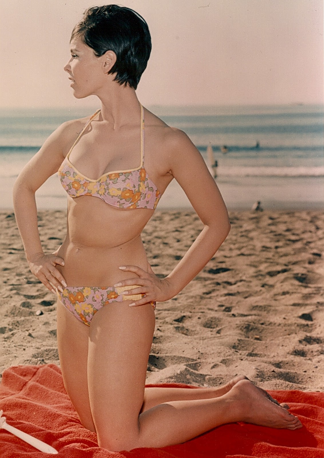 The Scott Rollins Film and TV Trivia Blog: Yvonne Craig: Batgirl,  Cheesecake and More!