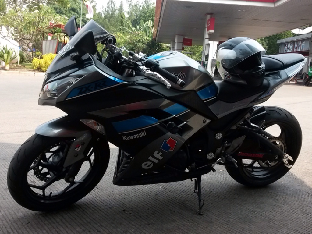 Motor Sport 250 CC Harian Pilih Mana Yamaha R25 Vs Kawasaki Ninja