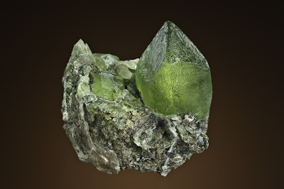 Forsterit adalah mineral yang paling umum dalam kelompok olivin. Kristal ini diberi nama Forsterit untuk berdasarkan seorang naturalis asal Jerman, Johann Forster. Forsterit biasanya ditemukan berasosiasi dengan batuan beku dan metamorfik, bahkan juga dalam beberapa meteorit