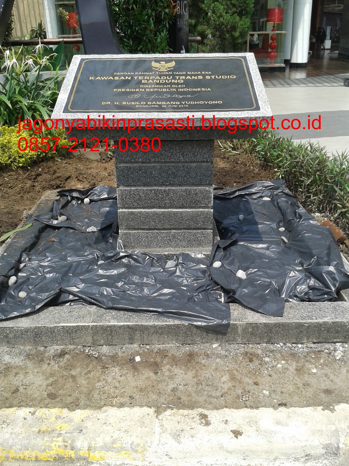  Batu  Nisan  Prasasti Peresmian Makam  Bahan Marmer 