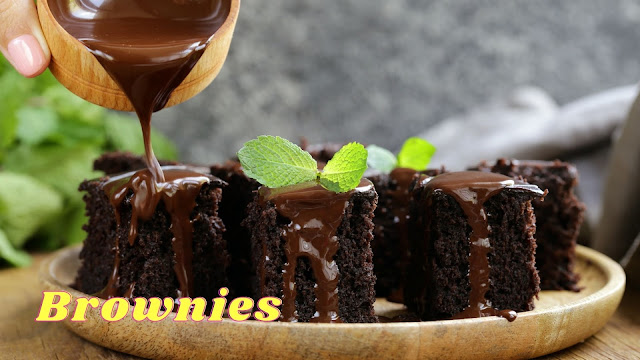 7. Menjual brownies dengan berbagai varian rasa seperti coklat, kacang, dan stroberi.