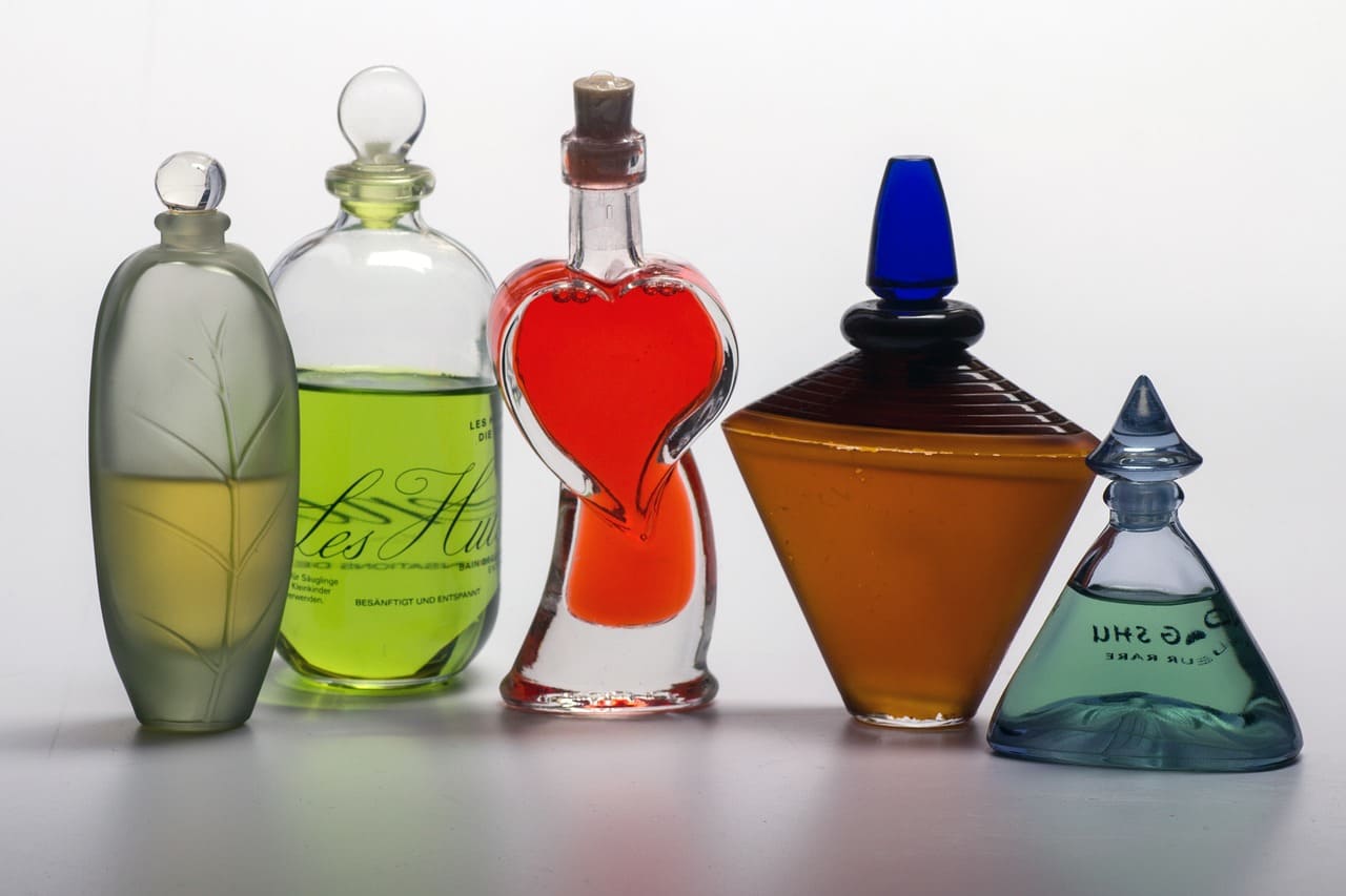 Setiap parfum terdiri dari tiga lapisan aroma yang dikenal sebagai top notes, middle notes, dan base notes.