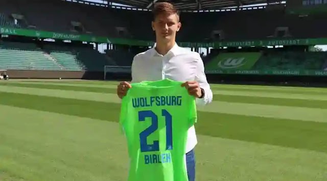 German side Wolfsburg sign ‘young Lewandowski’ Bartosz Bialek for €5m