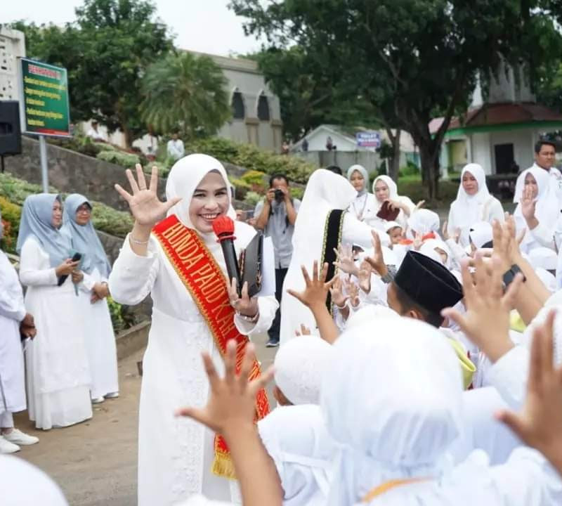 Buka Kegiatan Manasik Haji, Bunda Win Sapa Anak-Anak PAUD dan Kober Kecamatan Kalianda