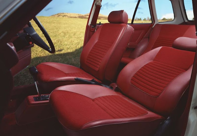 Luxurious Honda Civic Country Station Wagon Interior in Red