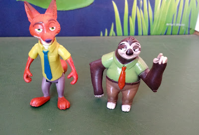 Miniatura de vinil articulada em 5 pontos da Raposa Nick Wilde  - 7 cm de altura   e estática do Bicho preguiça  Flash - 5,5 cm de altura R$ 15,00 cada        