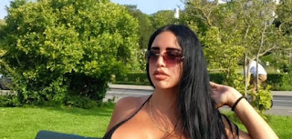 Mikaela Barbosa, Shows Her Incredible Figure In Black Bikini