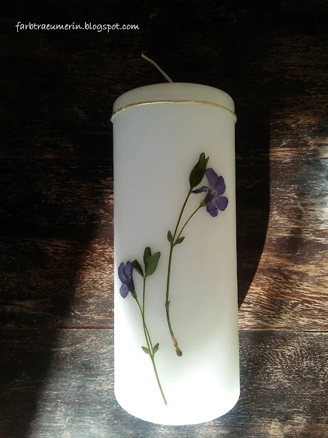 diy-kerze-mit-blueten-kraeuter-und-pflanzen-candle-with-pressed-flowers-and-plants