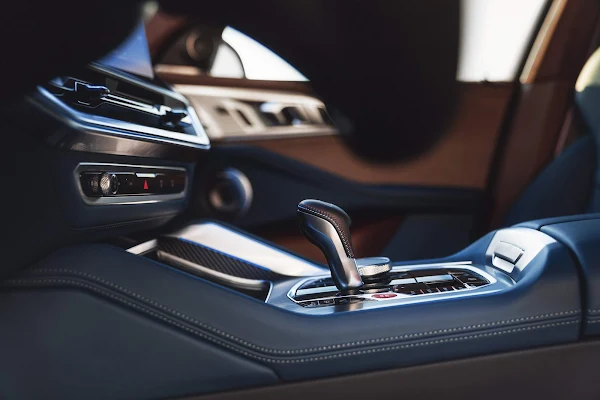Novo BMW XM - SUV híbrido plug-in de 662 cv em lançamento oficial
