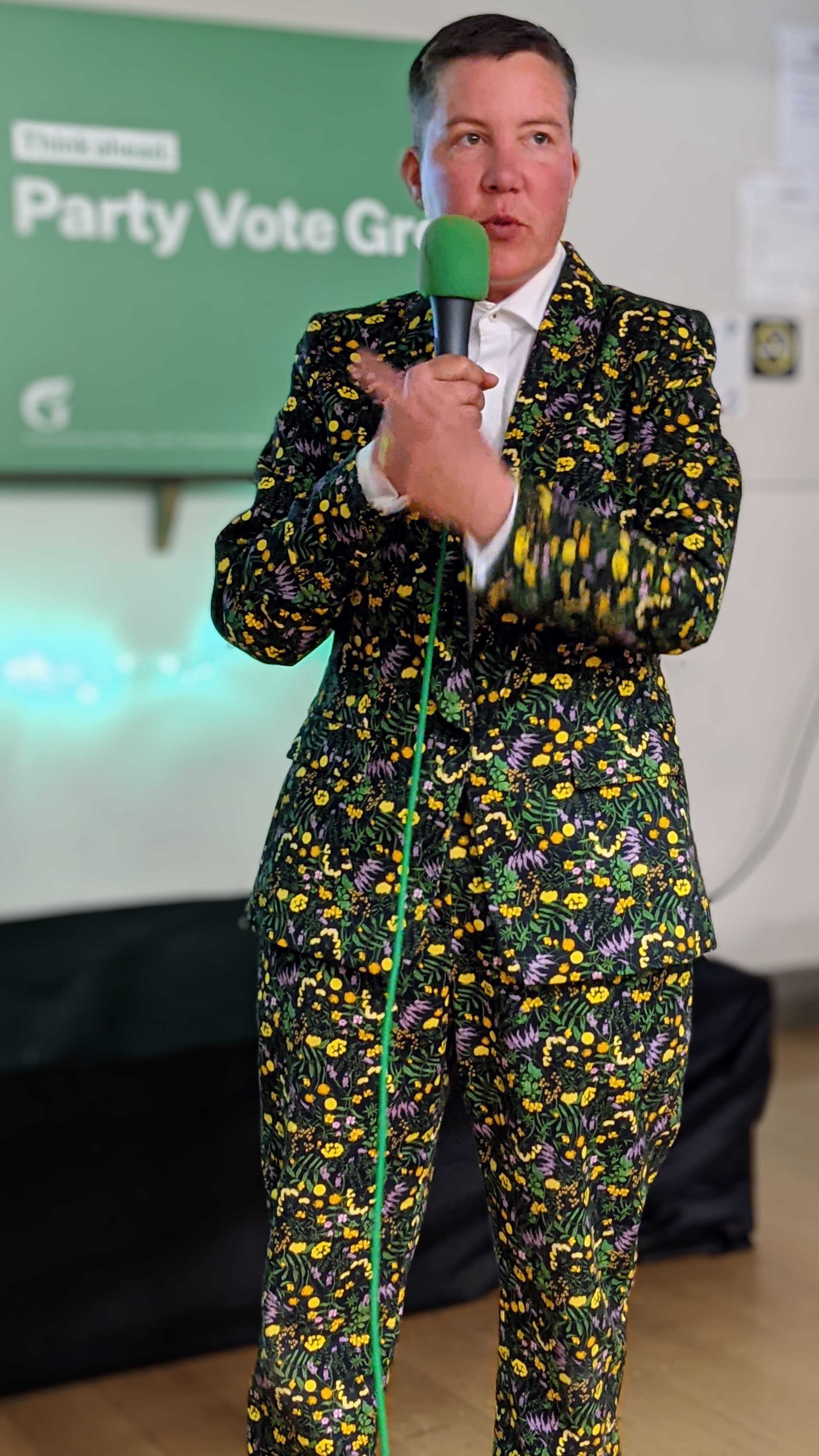 Colourfully dress Karen O'Leary MCing the 2020 Annual Green Parry Quiz