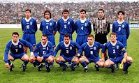 Selección de GRECIA - Temporada 1996-97 - Tsartas, Poursanidis, Kallitzakis, Ouzounidis, Atmatzidis y Kostis; Zagorakis, Donis, Karataidis, Nikolaidis y Apostolakis - BOSNIA-HERZEGOVINA 0, GRECIA 1 (Frantzeskos) - 02/04/1997 - Mundial de Francia 1998, fase de clasificación - Sarajevo (Bosnia), estadio Olímpico Asim Ferhatovic Hase