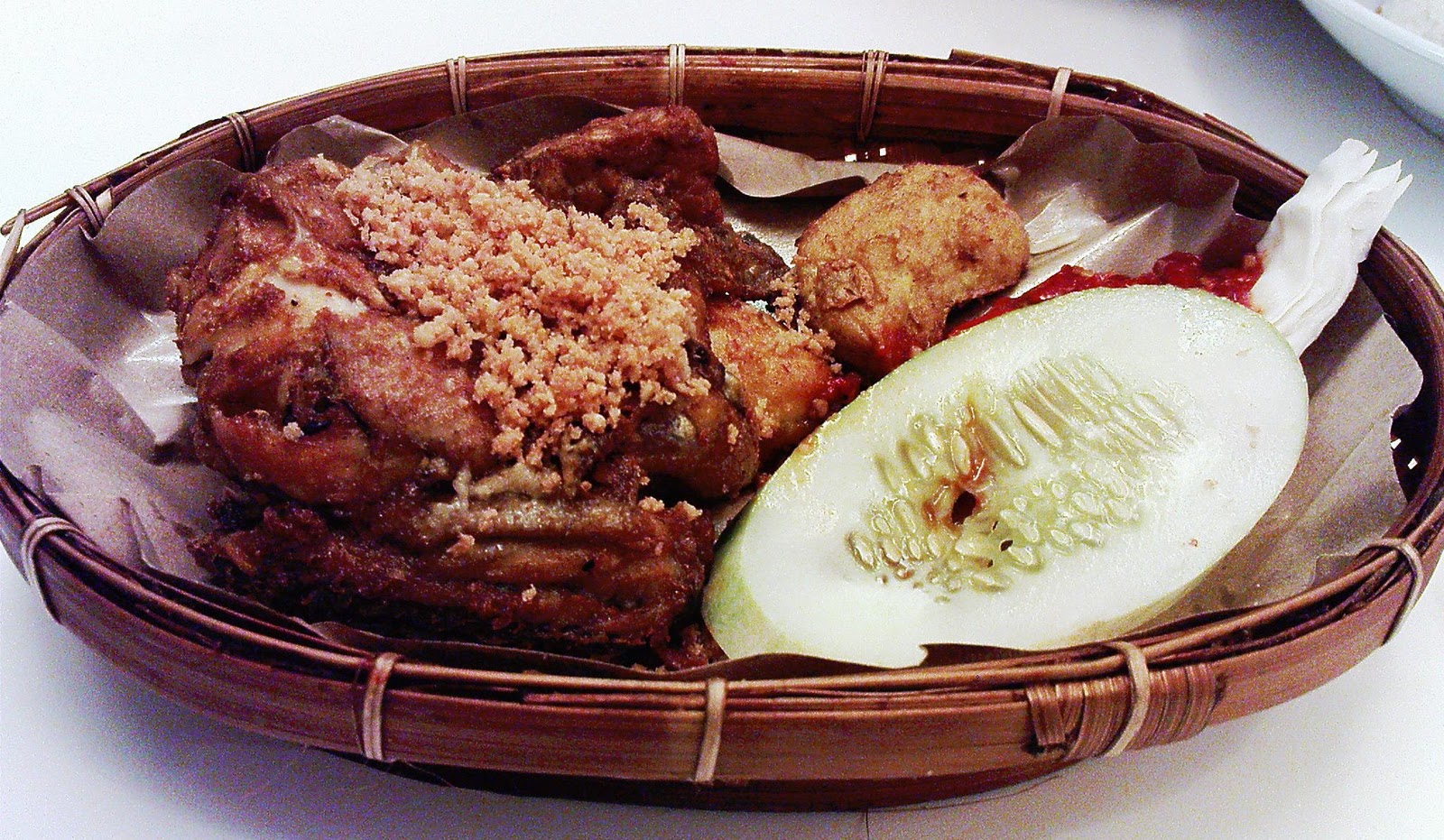 Plain and White: Ayam Penyet @ Waroeng Penyet e-curve