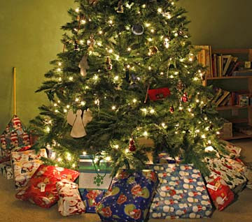 christmas tree with presents