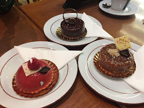 Afternoon cakes in Paris