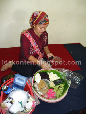 Simbok Bakul Kue Cenil dan Lopis Ketan