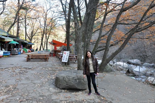 Along the Biseondae trail in Seoraksan National Park