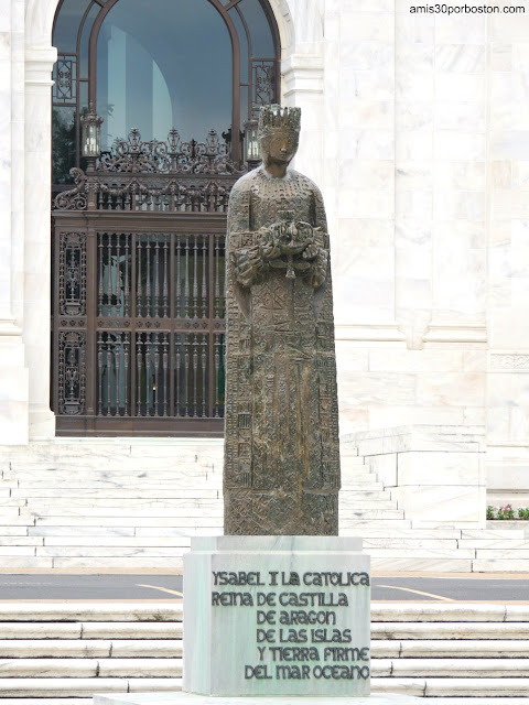 Estatua de Isabel la Católica en Washington D.C.