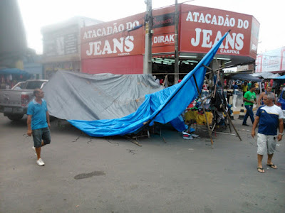 Resultado de imagem para atacadão do jeans destrói barraca de feirante