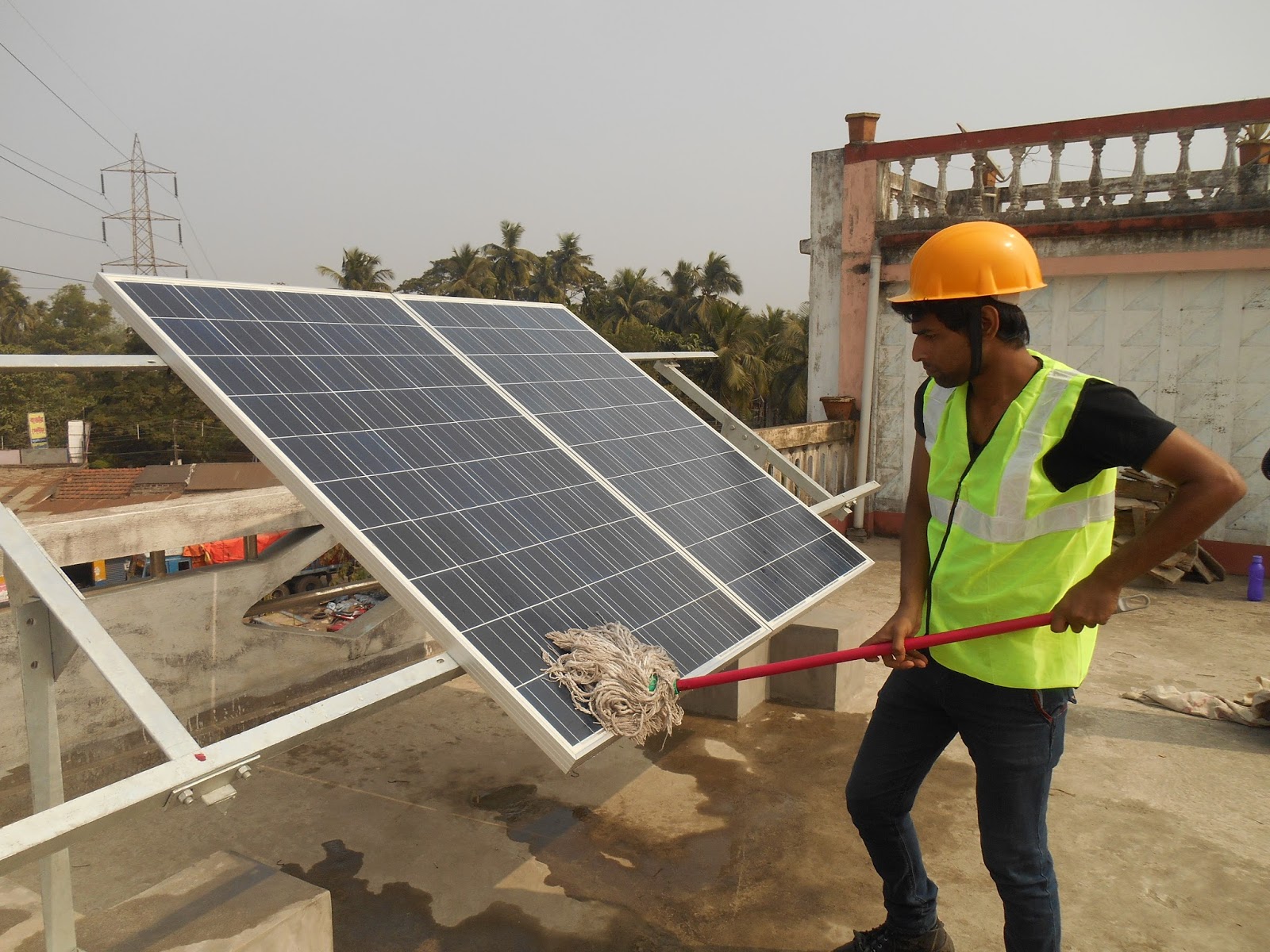 Hands-on Practical PV Solar Technician Training at Institute of Solar  Technology