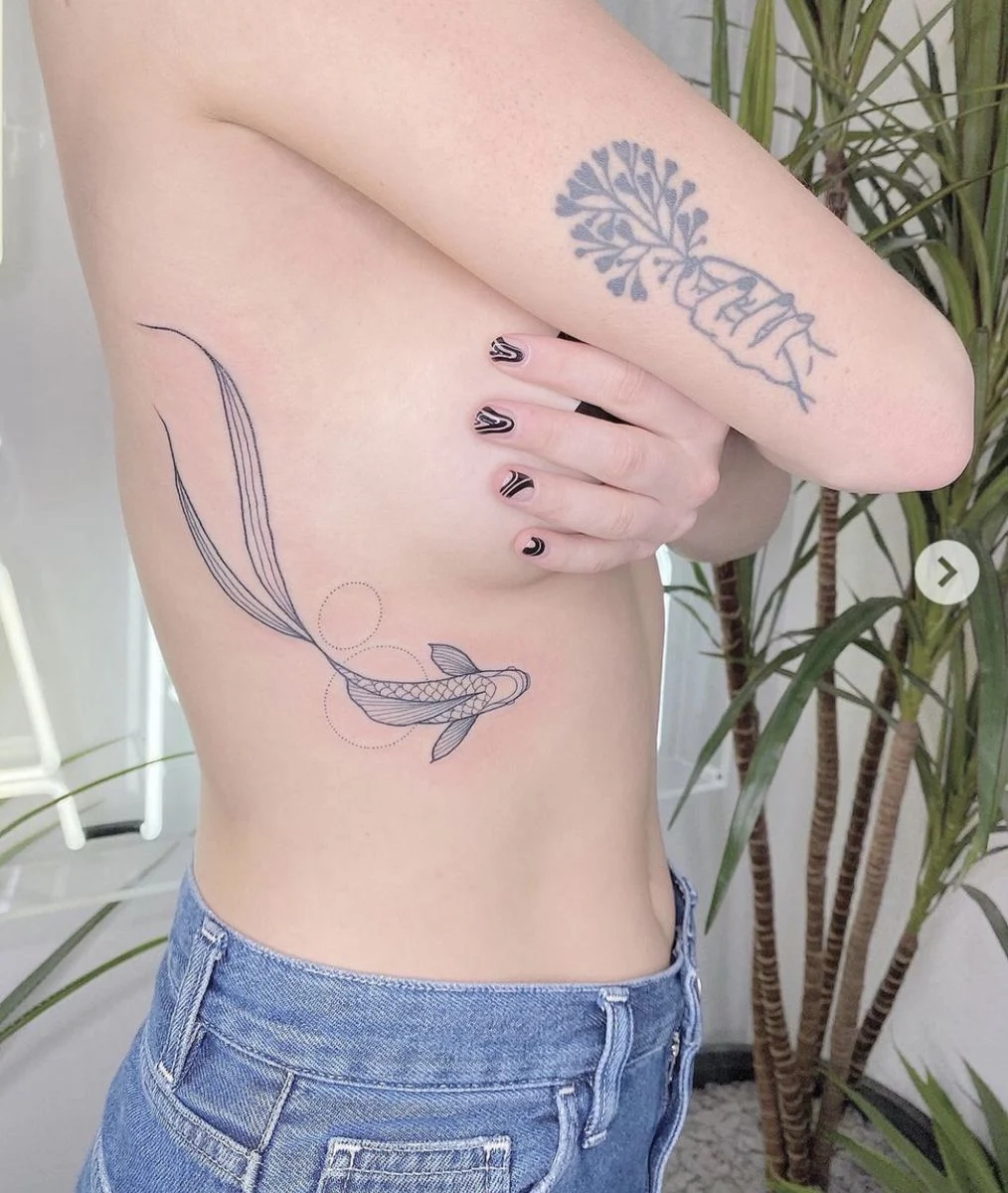 Fotos de tatuajes de carpas koi para mujeres