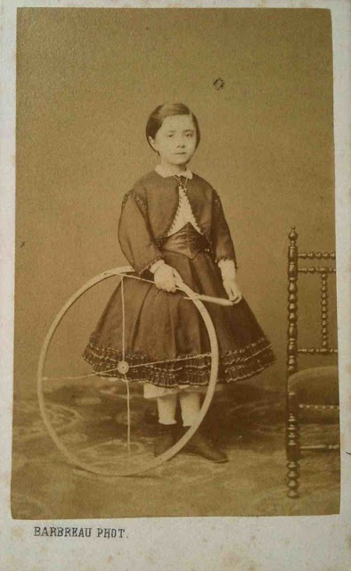 Fotografía post mortem de una niña sobre 1870. Fotógrafo Barbreau.