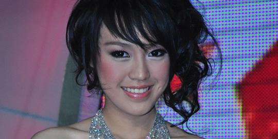 Profil dan Foto Vania Larissa Miss Indonesia 2013