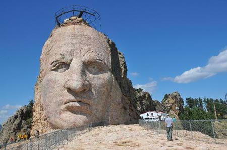 Kemegahan 10 Monumen Dibuat Dengan Memahat Gunung