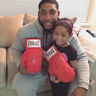 Mayweather sends autographed boxing gloves to Leah Still