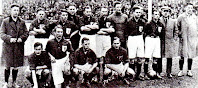 SELECCIÓN DE HOLANDA - Temporada 1926-27 - Landaal (suplente), Massy, Van Heel, Verbeek (suplente), Wim Tap, Harry Dénis, Van der Meulen, Van Kol, Quax (portero suplente), Verlegh, Bob Glendenning (entrenador) y Peer Krom (suplente); Rens Vis, Van Gelder, Ruisch y Elfring - HOLANDA 2 (Wim Tap 2) ALEMANIA 3 (Wieder, Harder y  Verlegh p.p.) - 31/10/1926 - Partido amistoso - Ámsterdam, Holanda, Oude Stadion