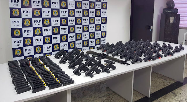 Polícia apreende carregamento de armas com mais de 60 