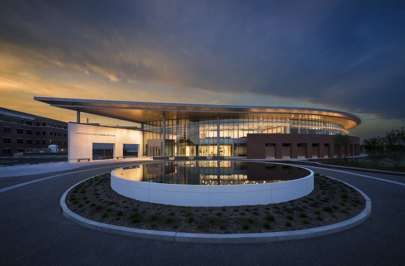 Lancaster, California, Stati Uniti: Ann B. Barshinger Cancer Institute by Ballinger