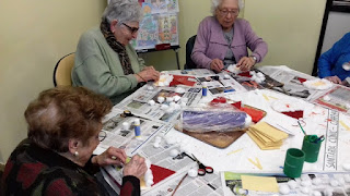 Usuàries d'Aviparc fent la postal de Nadal