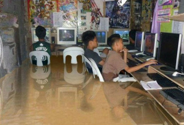 ĐỈNH CAO TRÍ TỆ CsVN. - DÂN CHƠI KHÔNG SỢ MƯA RƠI!!!