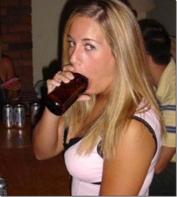 Garotas bebendo cerveja de forma estranha (7)