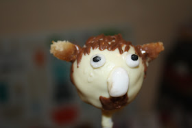 Chronicles of Narnia cake pops